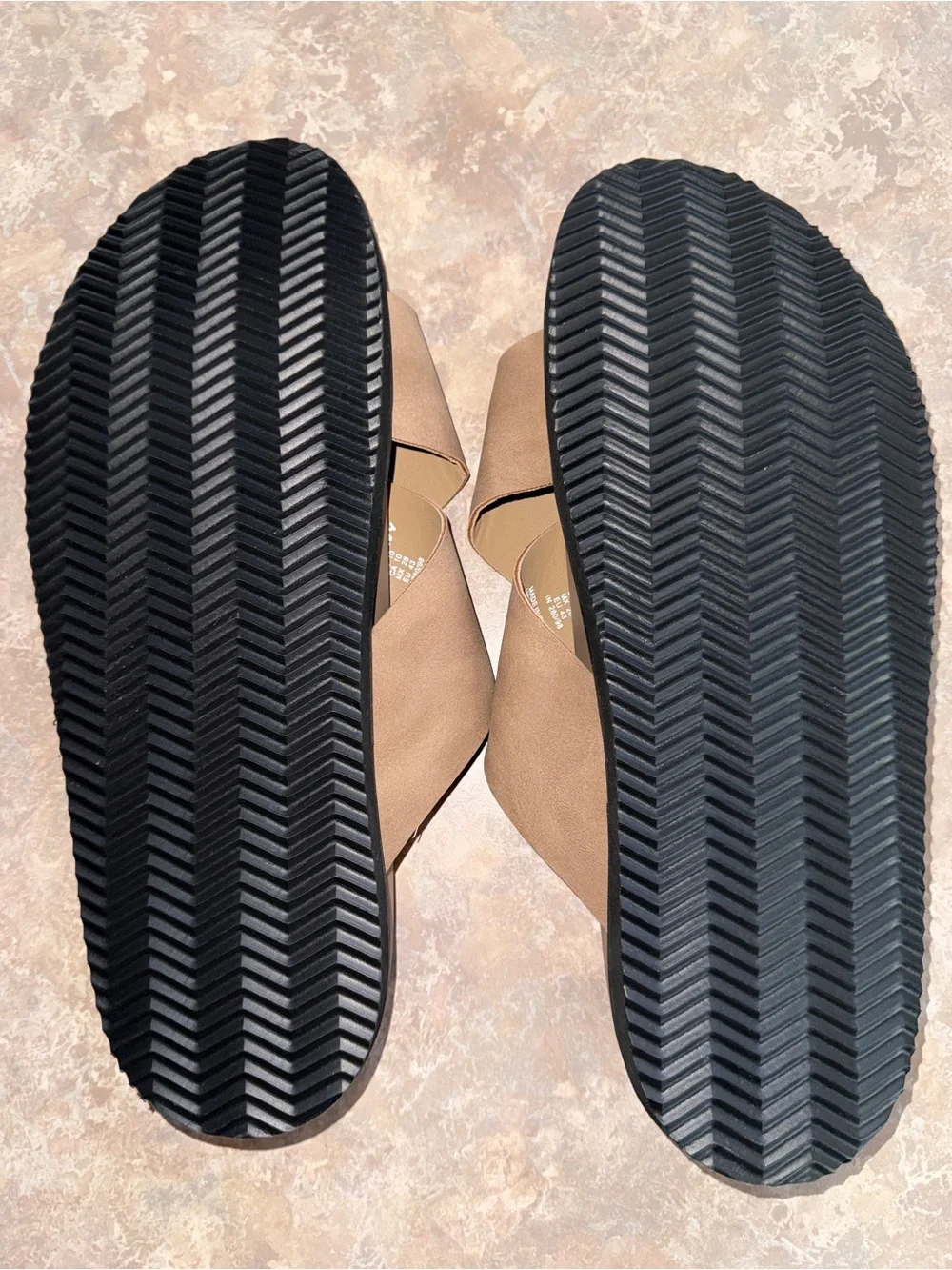 Old Navy Men’s Taupe Crisscross Slide Sandals